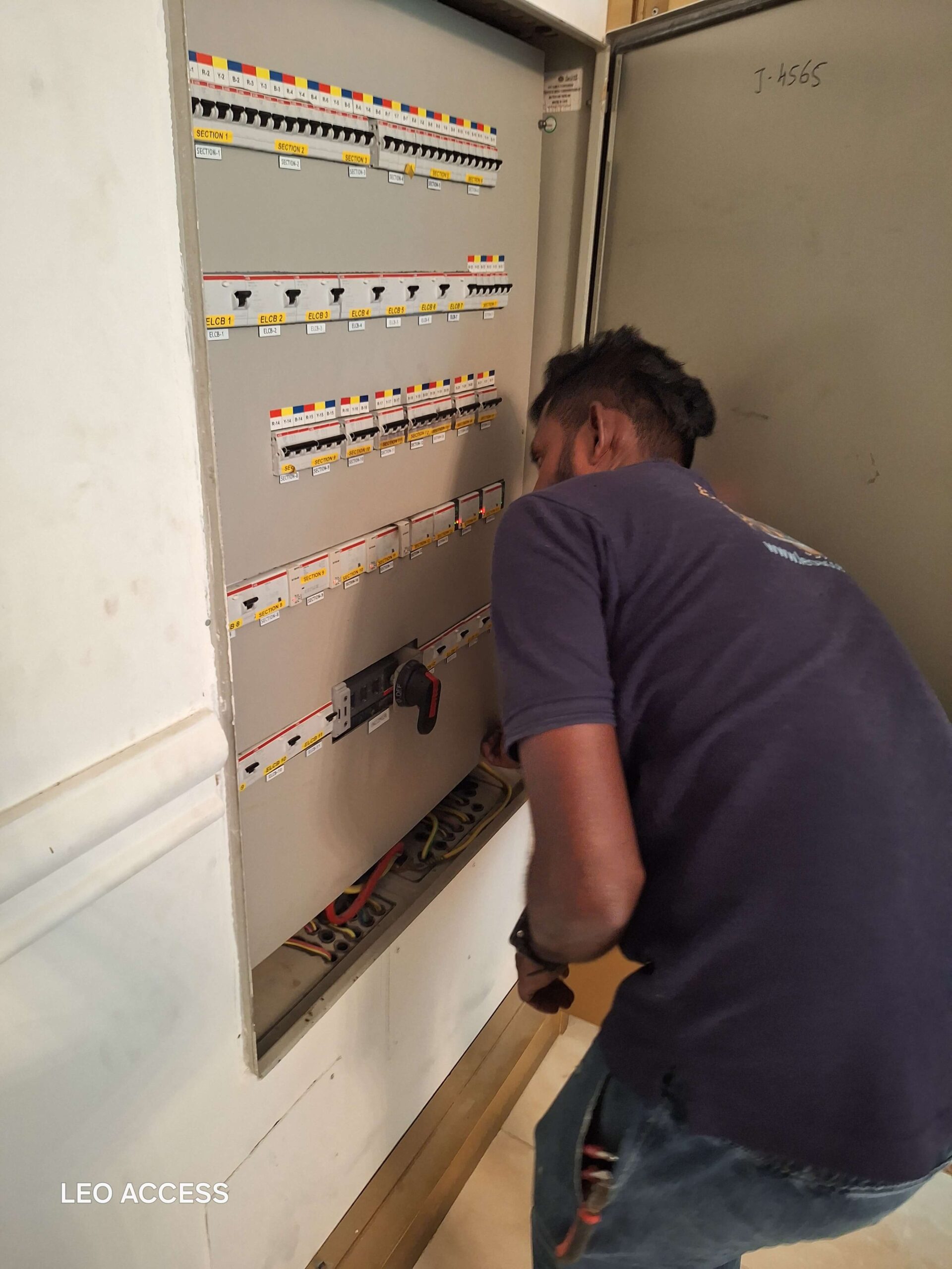 Electrical Handyman Services in Dubai | Leoaccess